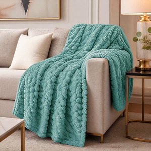 Plaid de luxe en flanelle gaufrée effet écaille de tortue 3D, doux et confortable, texture nid d'abeille, en polaire gaufrée couleur turquoise, 100% polyester - Product Image 2