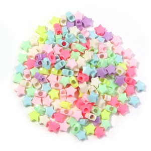 Perles acryliques en plastique de qualité supérieure de couleur unie en forme de cube carré pastel pour <span class=keywords><strong>bijoux</strong></span> à bricoler soi-même outils d'extension de <span class=keywords><strong>cheveux</strong></span> <span class=keywords><strong>anneaux</strong></span> de couleur - Product Image 4