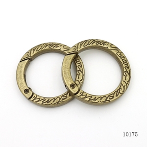 <span class=keywords><strong>Mousqueton</strong></span> circulaire anti-rouille de 30 mm personnalisé avec logo gravé, <span class=keywords><strong>mousqueton</strong></span> à ressort en métal - Product Image 3