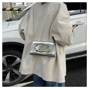 Sac <span class=keywords><strong>de</strong></span> soirée <span class=keywords><strong>de</strong></span> luxe pour femme, bandoulière chaîne, nouvelle tendance, poignée métallique, coque en polyester, pour fête, dîner, banquet, mariage - Product Image 4