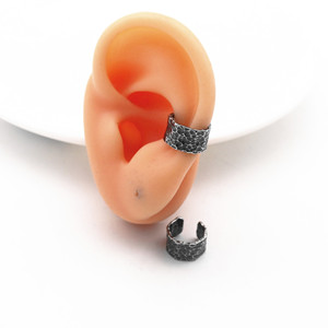 Yunnique Boucles d'oreilles en acier titane à motif géométrique noir pour hommes et femmes, aucun piercing requis - Product Image 4