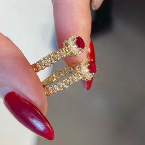 Anillo Cubano Xinfly de Oro Sólido de 18k con Rubí Color Sangre de Pichón de 0.39ct y Diamante de 0.1ct - Product Image 5