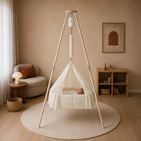 Berceau automatique pour bébé OEM ODM avec support en bois, moteur S20 et berceau à ressorts en coton GOTS