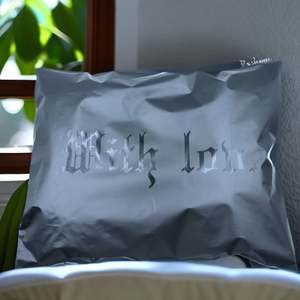 Enveloppe UV noire mate sacs d'expédition personnalisés sac Express en feuille d'impression dorée enveloppe en polymère sac d'expédition d'emballage d'expédition personnalisé - Product Image 3