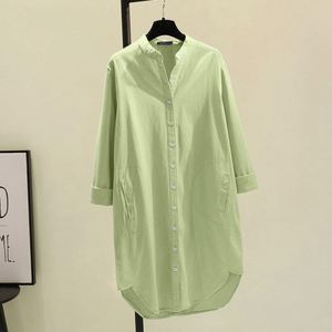 เสื้อเชิ้ตผู้หญิงแขนยาวสไตล์เกาหลีแบบใหม่สำหรับฤดูใบไม้ผลิ ทรงหลวม ผ้าบรอดคลอธ คอวี มีกระเป๋า ความยาวปานกลาง - Product Image 3
