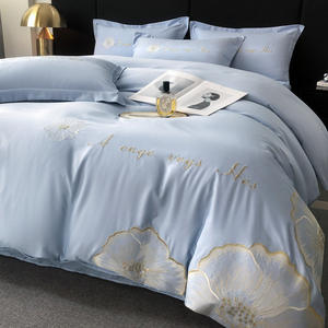 Ensemble de <span class=keywords><strong>couette</strong></span> d'été en <span class=keywords><strong>soie</strong></span> glacée lisse de style européen 4 pièces literie imprimée respectueuse de la peau couverture de <span class=keywords><strong>couette</strong></span> remplie de coton drap de lit cadeau - Product Image 3