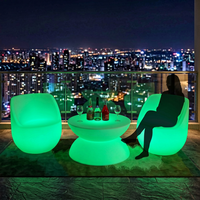 Lampe de sol LED décorative pour balcon et jardin, design contemporain, ambiance festive
