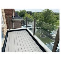Balustrade en verre moderne Prima avec embout en acier inoxydable pour balcon et terrasse de villa de luxe avec verre trempé