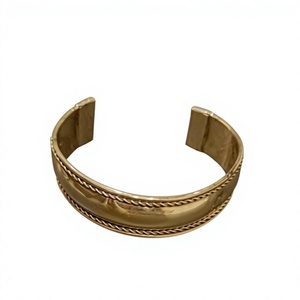 Bracelet en laiton de qualité supérieure doré, fait à la main, pour un look chic et minimaliste, réglable - Product Image 1
