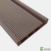 Planche de terrasse en composite bois-plastique, design contemporain lisse, résistant aux UV, durable, terrasse extérieure de 7 mm avec garantie de plus de 5 ans