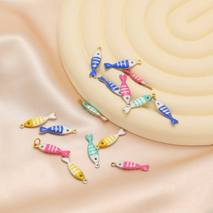 Amuleto de pez esmaltado |   Colgante de Pez Pequeño en Acero Inoxidable con Baño de Oro PVD de 18K para Fabricación de Joyería, Collares y Pulseras DIY - Product Image 3