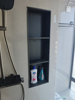 Niche murale moderne en acier inoxydable 304 à 3 niveaux pour salle de bain avec poubelle intégrée, porte-mouchoirs et étagère de rangement personnalisable