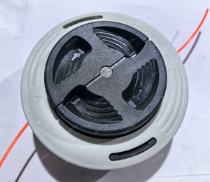 Tête de coupe de rechange Autocut pour débroussailleuse à moteur essence avec surface polie, construction en acier et nylon - Product Image 3