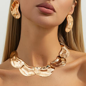 J 2026 Nueva Moda Collar Gargantilla de Aleación de Zinc con Diseño Irregular de Empalme de Eslabones, Unisex, Diseño Exagerado, Joyería Versátil que Combina con Todo - Product Image 1