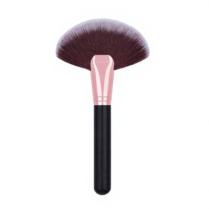 Pinceau éventail <span class=keywords><strong>Docolor</strong></span> à manche en bois et virole en aluminium pour le visage et le corps, professionnel, pour l'illumination, le blush et le bronzant, poils synthétiques doux - Product Image 3