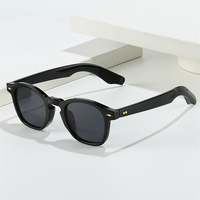 Lunettes de soleil tendance style rétro urbain, de marque de luxe célèbre, avec logo personnalisé et rivets, pour hommes et femmes
