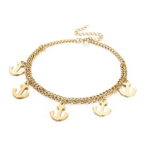 Bracelet de bijouterie fine en acier inoxydable plaqué or avec breloque papillon - Product Image 1