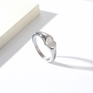 Anillo en Forma de Corazón de Acero Dorado, Unisex, para Uso Diario, Joyería de Moda K-R770 - Product Image 4