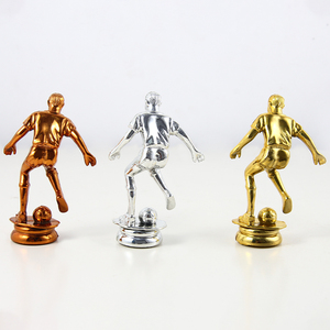2024 último diseño trofeos de fútbol de plástico figura de jugador de fútbol para torneo de fútbol - Product Image 4
