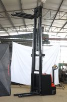 Gerbeur électrique autoporté 4,5M 5M 6M 1500kg 2000kg à mât triplex et batterie lithium pour la manutention en entrepôt