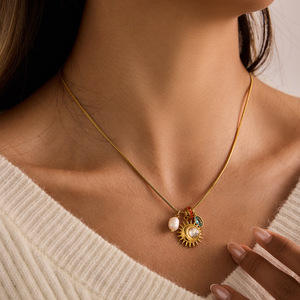 Collar con Colgante de Sol y Luna Chapado en Oro Estilo Europeo Americano con Perlas y Circonitas para Uso Diario y Ocasiones Festivas - Product Image 3