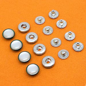 Nhà Máy Ngọc Trai Cap Kim Loại Fastener Brass <span class=keywords><strong>Snap</strong></span> Nút Cho May Mặc 4 Phần Cổ Bạc Vòng Brass <span class=keywords><strong>Snap</strong></span> Nút Tùy Chỉnh <span class=keywords><strong>Logo</strong></span> Thương Hiệu - Product Image 2