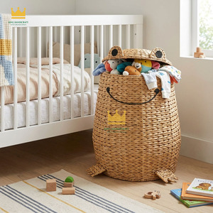 Panier de rangement artisanal en jacinthe d'eau naturelle, forme grenouille, avec couvercle, design moderne et écologique pour chambre d'enfant et salle de bain - Product Image 4