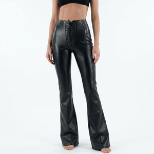 Pantalon noir en cuir véritable écologique, style gothique, taille haute, coupe skinny, longueur intégrale, avec détails en dentelle et fermeture boutonnée. - Product Image 1