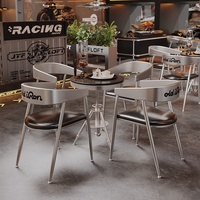 Ensemble table et chaises en fer forgé de style industriel, mobilier commercial personnalisable pour les salons de thé et les bars