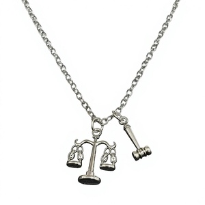 Collar con Diseño <span class=keywords><strong>de</strong></span> Balanza <span class=keywords><strong>de</strong></span> la Justicia y Martillo, para Abogados y Graduados en Derecho, Cadena <span class=keywords><strong>de</strong></span> Bambú, Aleación, Regalo - Product Image 2
