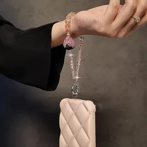 Chaîne de téléphone de luxe rose scintillante avec pendentif nœud fraise en cristal pour <span class=keywords><strong>iPhone</strong></span>, sangle de <span class=keywords><strong>bijoux</strong></span>, cadeau pour fille, décoration suspendue, cordon porte-clés - Product Image 6
