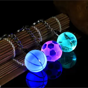 Porte-clés lumineux en cristal à Led coloré, porte-clés, pendentif en forme de boule de Football, basket-ball, pièces