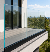 Barrière en verre à profil en U en aluminium, système moderne à fixation au sol, verre trempé, résistant à la corrosion pour terrasse résidentielle