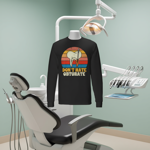 T-shirt à manches longues dentaire « Don't Hate Obturate » pour endodontiste spécialisé dans les canaux radiculaires, unisexe adulte, col rond, impression numérique - Product Image 3