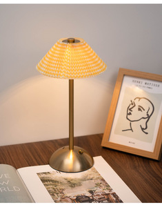 Tùy Chỉnh Retro Bảng Đèn Phòng Ngủ Cao Cấp Ánh Sáng Ban Đêm 3 Màu Sắc Pleated Thiết Kế Cho Bầu Không Khí Trang Trí Có Thể Sạc Lại Bảng Đèn - Product Image 4