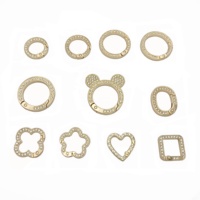 Les produits les plus vendus incluent des fermoirs à ressort ornés de strass, des porte-clés de voiture exquis et des accessoires de quincaillerie pour sacs.