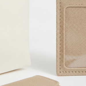 Ensemble cadeau écologique en toile Tyvek avec fermeture éclair, personnalisable ODM/OEM, certifié ISO BSCI SMETA, comprenant une trousse de toilette, une étiquette de bagage et un porte-cartes, 3 pièces - Product Image 5