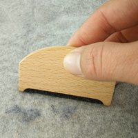 Wanmei Personnalisable Vente en gros Peigne anti-bouloches en bois de hêtre naturel pour pulls, laine et cachemire
