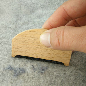 Wanmei Personalizado al por mayor Peine quitapelusas de madera de haya <span class=keywords><strong>natural</strong></span> para suéteres, ropa de punto y cachemira - Product Image 4