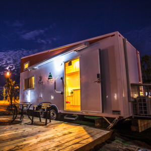 Cắm trại mini xe Hộp nhà Trailer prefab du lịch <span class=keywords><strong>container</strong></span> cabin nhà khách sạn di động off road Caravan với Chassis cho bán - Product Image 1