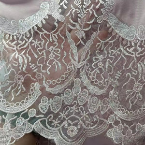 여자의 결혼식 드레스 여자 소년을위한 사용자 정의 흰색 꽃 자수 레이스 불룩한 100 폴리 에스테르 통기성 메쉬 직물 - Product Image 1