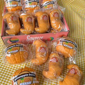 Juguetes de exterior al por mayor: Adorno de simulación de hamburguesa, amuleto de pastel para apretar, correa de pan, regalo, juego de simulación, decoración para cocina y hogar, TPR - Product Image 3