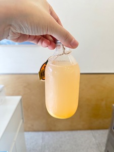 <span class=keywords><strong>Bouteille</strong></span> de jus en plastique jetable transparente en forme de gouttelette de 350ml bouchon scellé pour boissons café lait thé eau Logo disponible - Product Image 2
