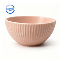 Bol à glace rose côtelé en céramique, résistant à la chaleur, compatible micro-ondes et lave-vaisselle, durable, moderne et minimaliste, pour la table.