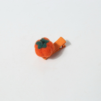 Petites pinces à cheveux en feutre mignonnes faites à la main pour enfants accessoires de cheveux simples et doux avec ruban de simulation de fruits et légumes en métal