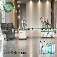 Machine de remplissage semi-automatique d'eau 500BPH, unité de production compacte multi-tailles pour le remplissage et le bouchage d'eau purifiée