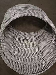 Fil barbelé concertina double croisé BTO22 CBT60 CBT65 en acier galvanisé pour clôture de sécurité avec bobine de fil concertina - Product Image 6