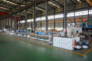 Ligne de production automatique de tuyaux PPR/PPRC, machine à vis, moteur, boîte de vitesses pour l'eau potable, <span class=keywords><strong>chauffage</strong></span> <span class=keywords><strong>central</strong></span>, alimentation en eau chaude/froide - Product Image 3