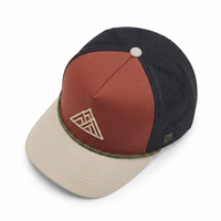 Casquette Trucker Personnalisée Découpée au Laser avec Cordon Perforé, 5 Panneaux, Patch en Caoutchouc 3D, Blocs de Couleurs, Respirante pour Sports de Plein Air