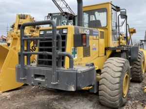 Chargeuse sur pneus Komatsu WA420 WA380 WA300 Jaune, équipement de construction robuste, chargeuse frontale avec gros pneus - Product Image 3